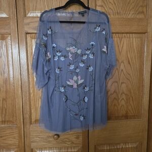 Embroidered Sheer Top with Floral Design Cami Under Like New Super Pretty!